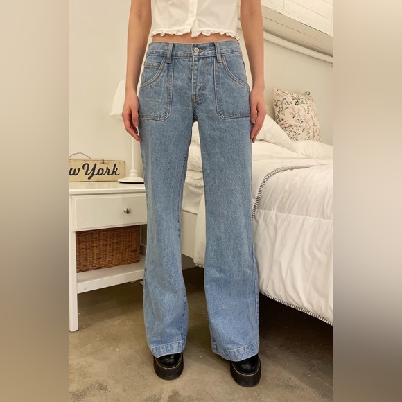 Brandy Melville Low Rise Jean Light Wash - Picture 1 of 6